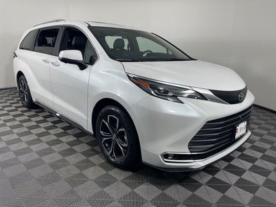 2026 Toyota Sienna Platinum 7 Passenger