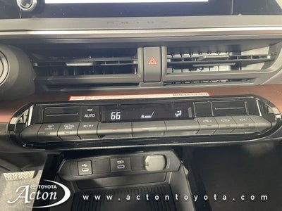 2025 Toyota Prius Plug-in Hybrid SE