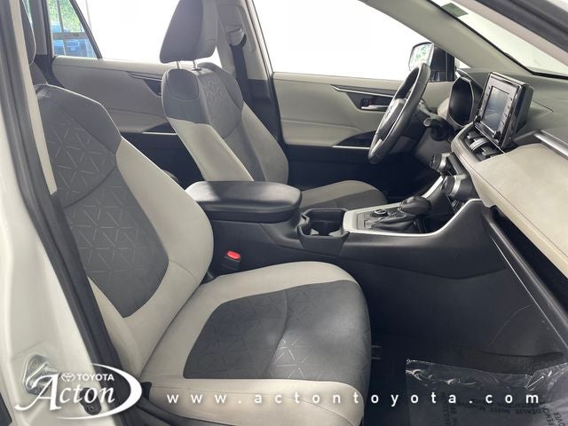 2021 Toyota RAV4 XLE - Photo 11