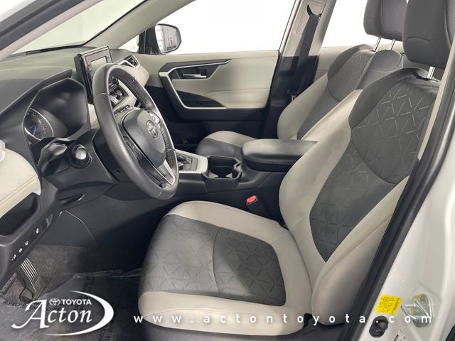 2021 Toyota RAV4 XLE - Photo 19
