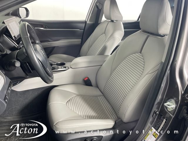 2022 Toyota Camry Hybrid SE