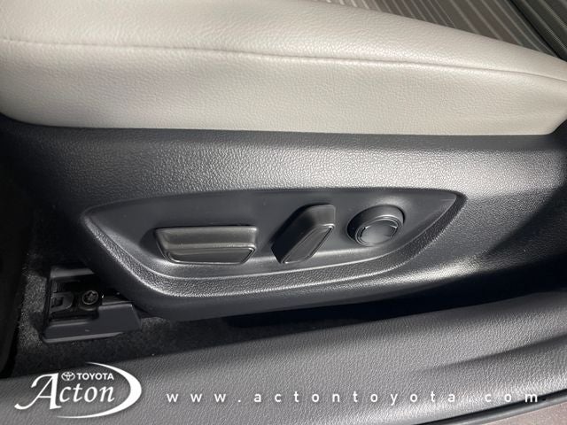 2022 Toyota Camry Hybrid SE