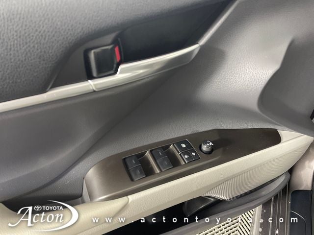 2022 Toyota Camry Hybrid SE