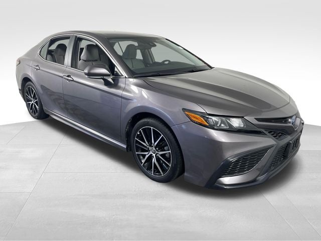2022 Toyota Camry Hybrid SE