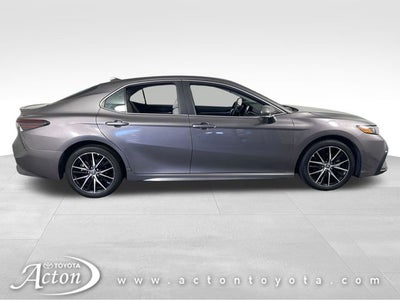 2022 Toyota Camry Hybrid SE