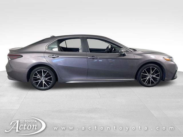 2022 Toyota Camry Hybrid SE