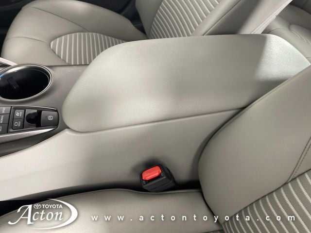 2022 Toyota Camry Hybrid SE