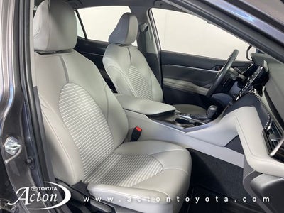 2022 Toyota Camry Hybrid SE