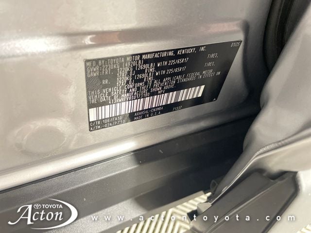2025 Toyota RAV4 XLE - Photo 14