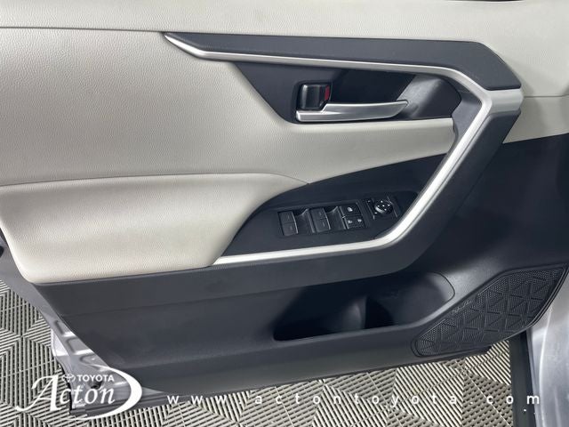 2025 Toyota RAV4 XLE - Photo 16