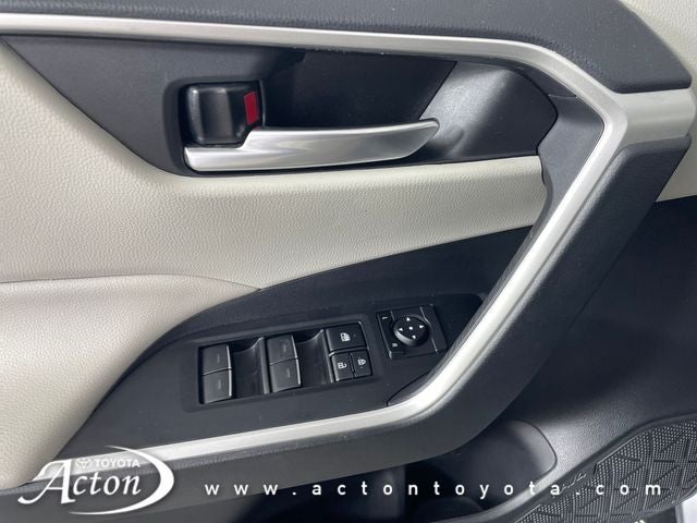 2025 Toyota RAV4 XLE - Photo 17