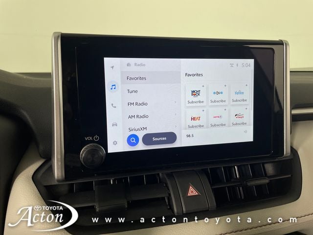 2025 Toyota RAV4 XLE - Photo 23