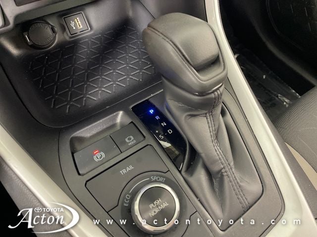 2025 Toyota RAV4 XLE - Photo 28