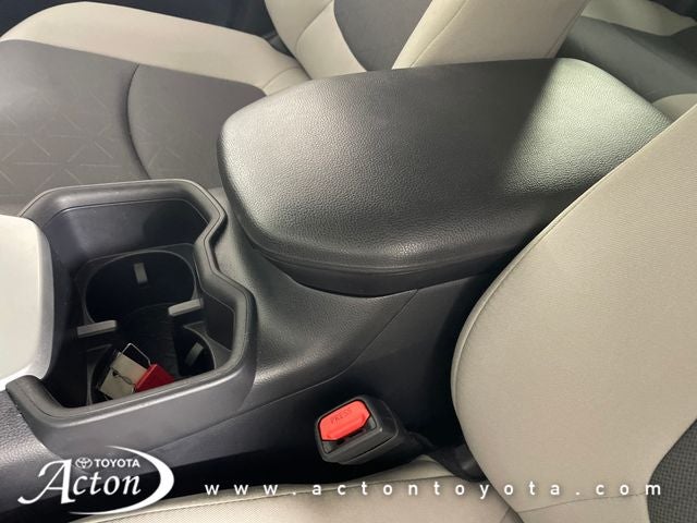 2025 Toyota RAV4 XLE - Photo 29