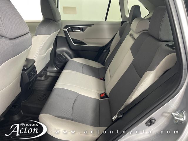 2025 Toyota RAV4 XLE - Photo 31