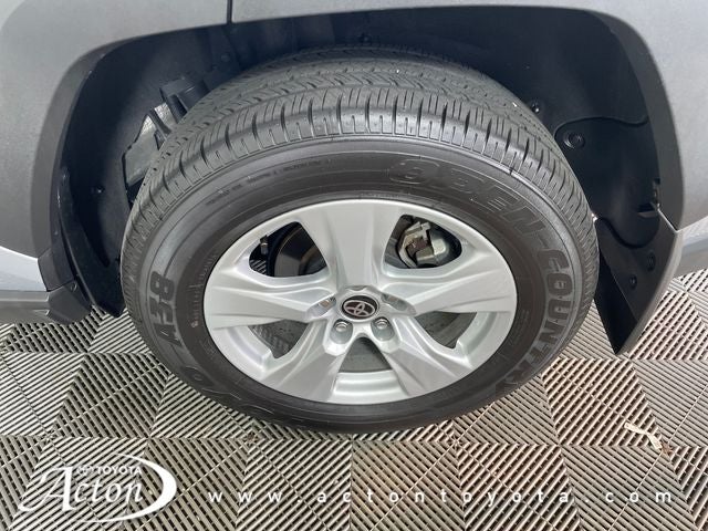 2025 Toyota RAV4 XLE - Photo 32