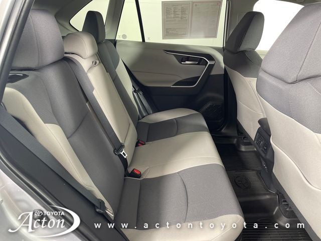 2025 Toyota RAV4 XLE - Photo 35