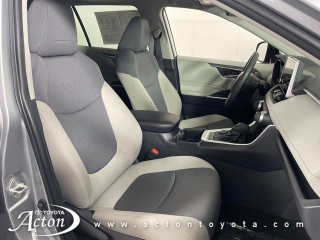 2025 Toyota RAV4 XLE - Photo 36