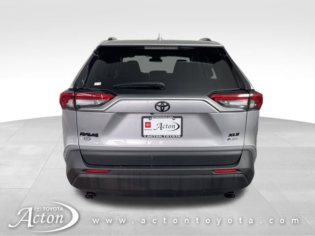 2025 Toyota RAV4 XLE - Photo 8