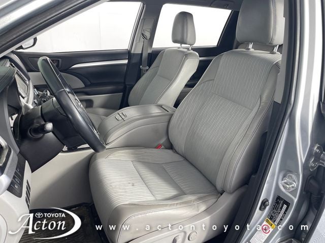 2019 Toyota HIGHLANDER LE Plus