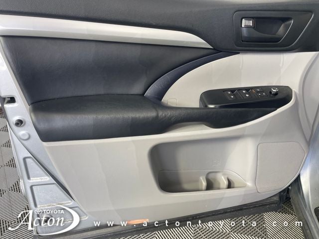 2019 Toyota HIGHLANDER LE Plus