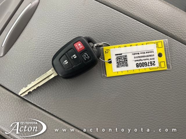 2019 Toyota HIGHLANDER LE Plus