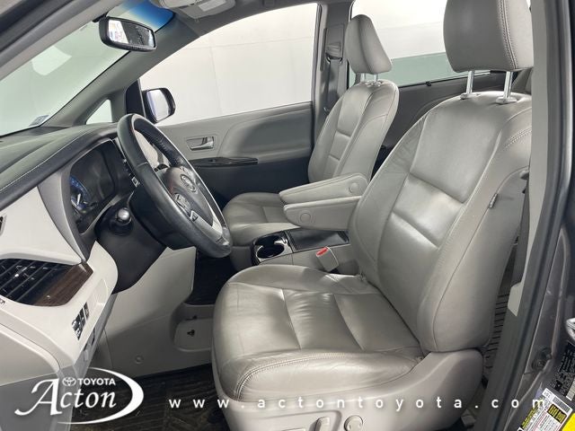 2017 Toyota SIENNA XLE 3.5L XLE 7 Passenger