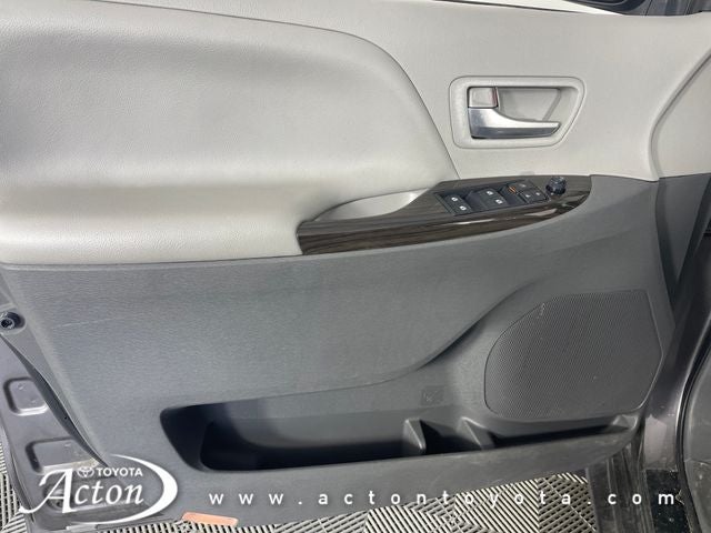 2017 Toyota SIENNA XLE 3.5L XLE 7 Passenger