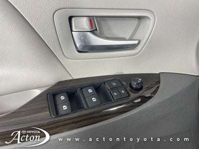 2017 Toyota SIENNA XLE 3.5L XLE 7 Passenger