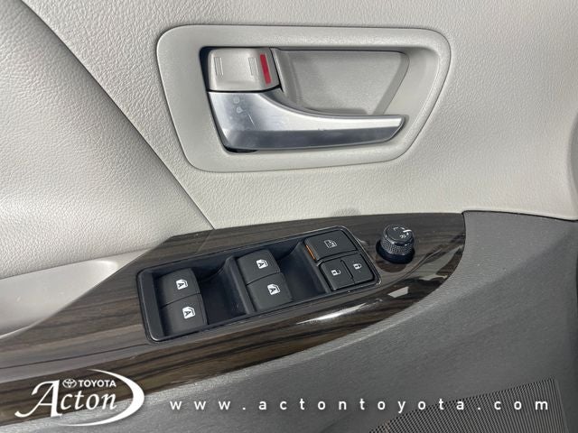 2017 Toyota SIENNA XLE 3.5L XLE 7 Passenger