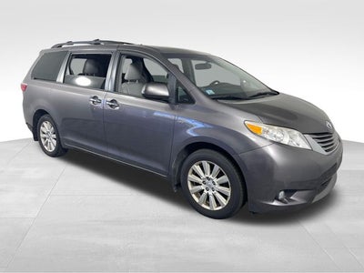 2017 Toyota SIENNA XLE 3.5L XLE 7 Passenger