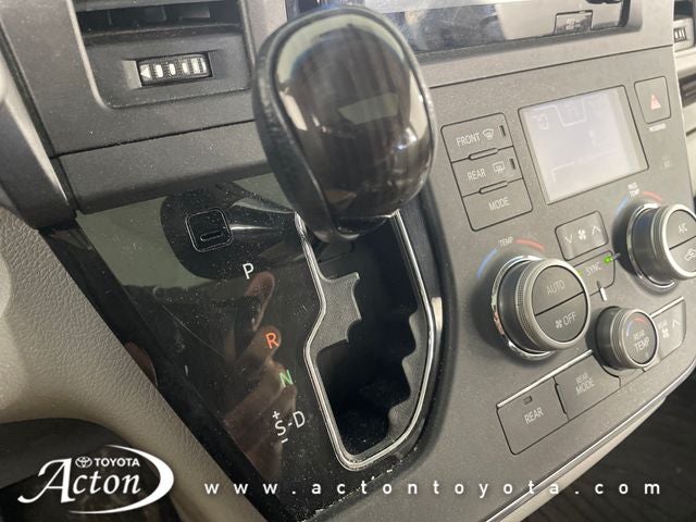 2017 Toyota SIENNA XLE 3.5L XLE 7 Passenger