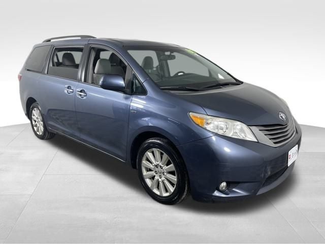 2017 Toyota SIENNA XLE 3.5L XLE 7 Passenger