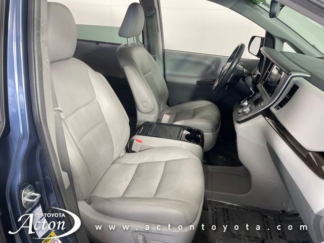2017 Toyota SIENNA XLE 3.5L XLE 7 Passenger