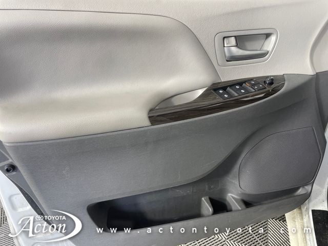 2017 Toyota Sienna XLE Premium 7 Passenger