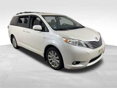 2017 Toyota Sienna XLE Premium 7 Passenger
