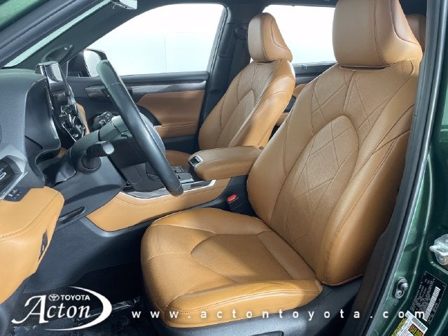 2023 Toyota Highlander Hybrid Platinum