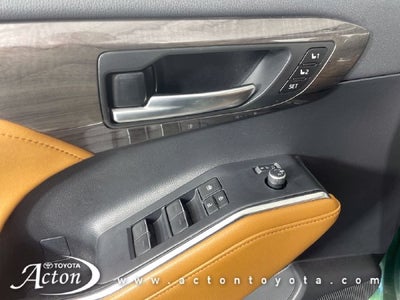 2023 Toyota Highlander Hybrid Platinum