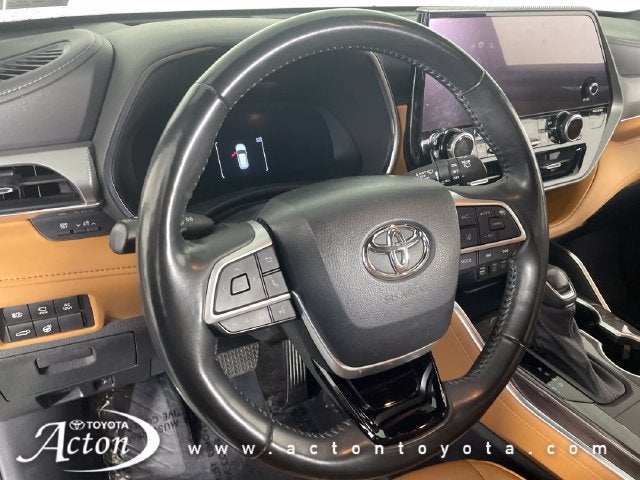 2023 Toyota Highlander Hybrid Platinum