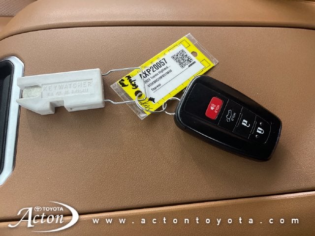 2023 Toyota Highlander Hybrid Platinum