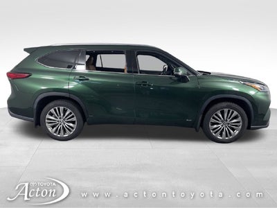 2023 Toyota Highlander Hybrid Platinum
