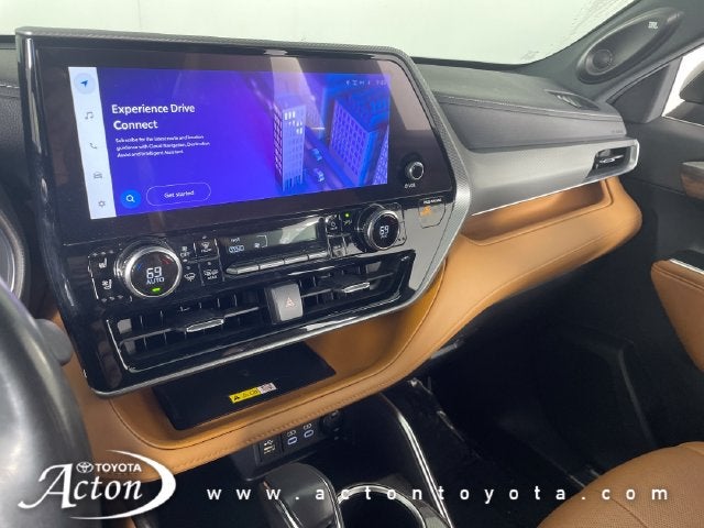 2023 Toyota Highlander Hybrid Platinum