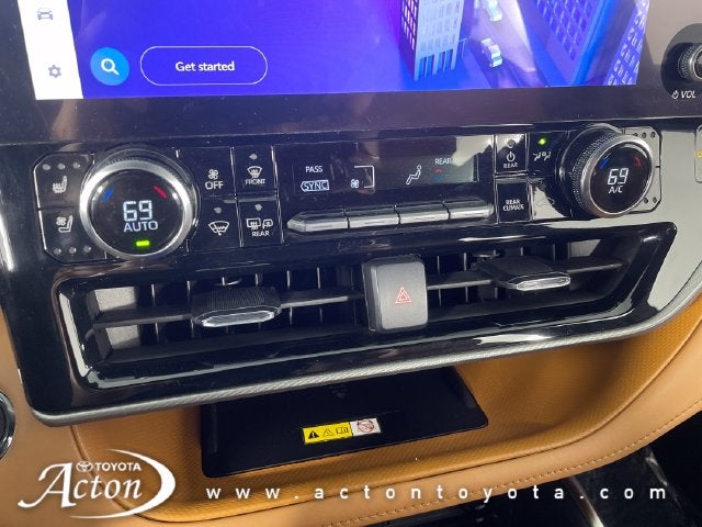 2023 Toyota Highlander Hybrid Platinum