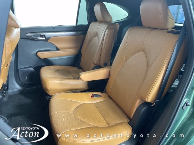 2023 Toyota Highlander Hybrid Platinum