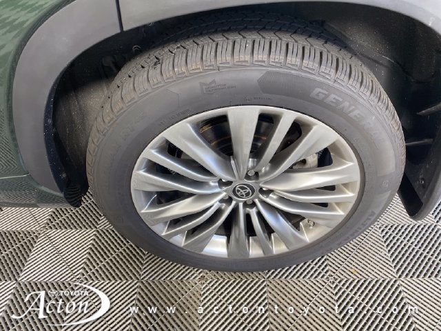2023 Toyota Highlander Hybrid Platinum