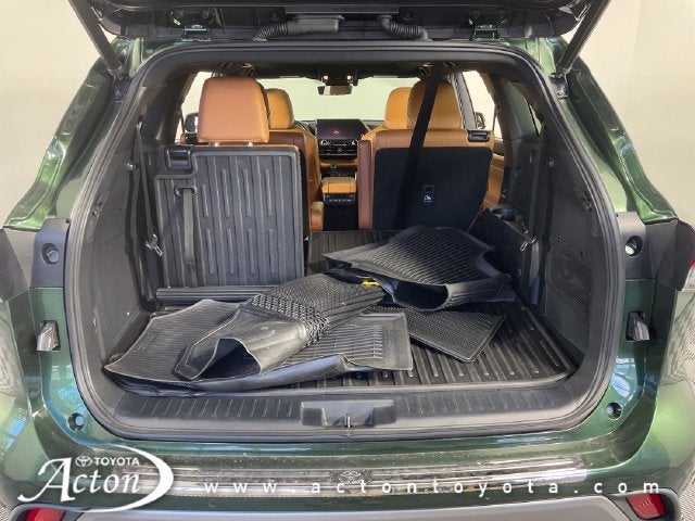 2023 Toyota Highlander Hybrid Platinum