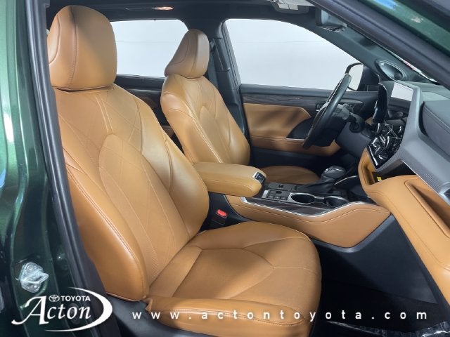 2023 Toyota Highlander Hybrid Platinum