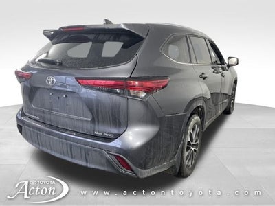 2022 Toyota HIGHLANDER XLE