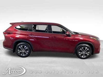 2022 Toyota HIGHLANDER XLE