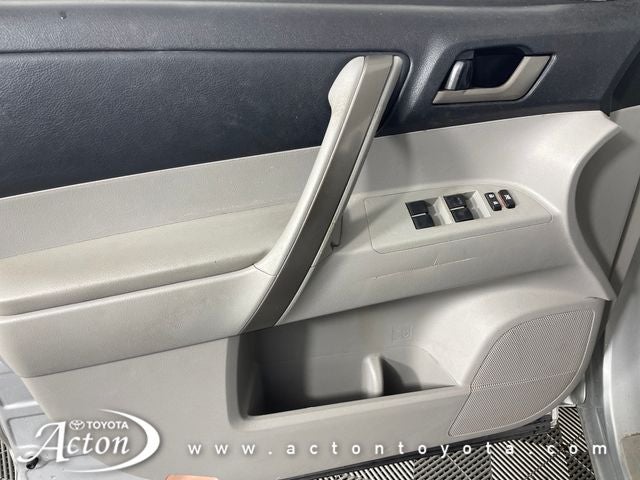 2010 Toyota HIGHLANDER SE